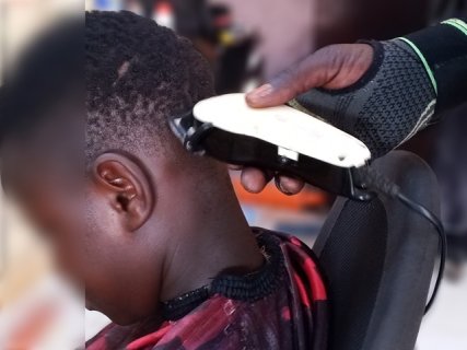 Burkina/Santé publique&nbsp;: La tondeuse, un outil de beauté masculine qui expose les hommes