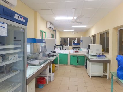 Burkina/Santé : Univers Bio-médical rénove et équipe le laboratoire de biochimie du Centre hospitalier Yalgado Ouédraogo