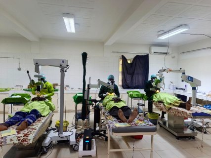 Burkina/Lutte contre la cécité évitable : Light for the World et le Centre ophtalmologique de Zorgho au chevet de 60 patients