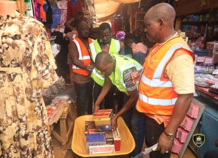 ‎Ouagadougou&nbsp;: 150 batteries solaires et 60 régulateurs non conformes installés sur des équipements marchands saisis