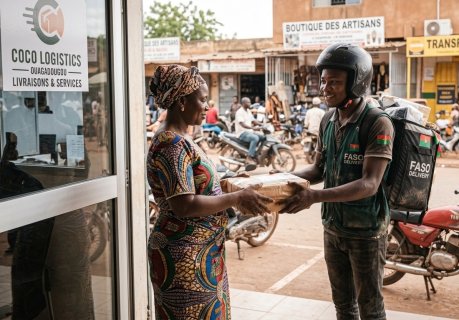 Burkina Faso : L’essor fulgurant des livreurs à moto, un métier en quête de repères