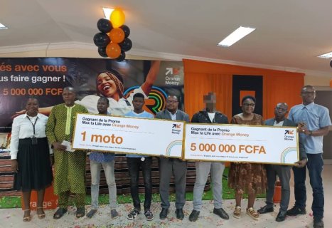 Grande promo « Max ta life avec Orange money » : l’heureux gagnant de 5 miilons de FCFA reçoit son chèque