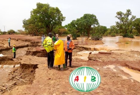Ouahigouya : Une pluie diluvienne endommage un pont en construction et perturbe la circulation