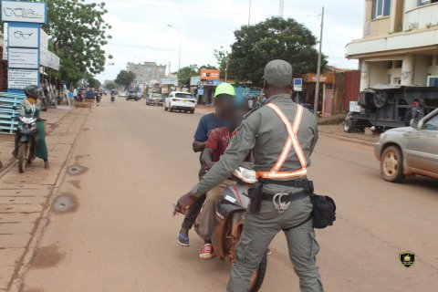 Ouagadougou : 1 702 motos et 25 tricycles mis en fourrière pour défaut de casque