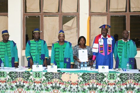 Université Norbert Zongo : Yamnékré Marguerite Ouédraogo décroche son doctorat en sciences de l’éducation avec la mention très honorable.