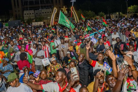 Nuit de la RPP&nbsp;: Burkinabè et Africains soutiennent le capitaine Ibrahim Traoré dans une 