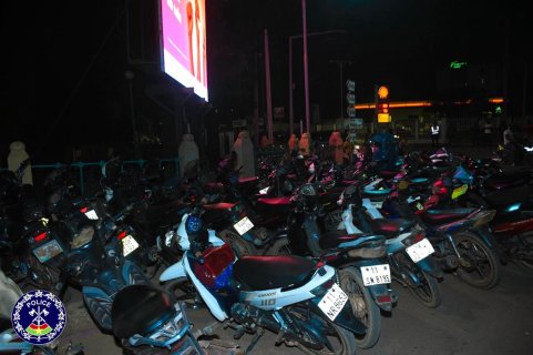 Port obligatoire du casque : Près de 400 motos saisies à Ouagadougou en trois heures lors de contrôles nocturnes
