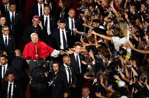 En visite en France, Le Pape Léon XIV s’adresse aux jeunes&nbsp;: «&nbsp;la lumière de l’Esprit éclaire et réconforte&nbsp;»