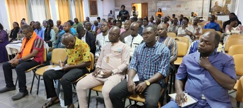 Orange Money Burkina : Un séminaire B2B à Bobo-Dioulasso pour présenter des solutions aux clients 5 les participants au seminaire attentif aux communications.jpg 7868c