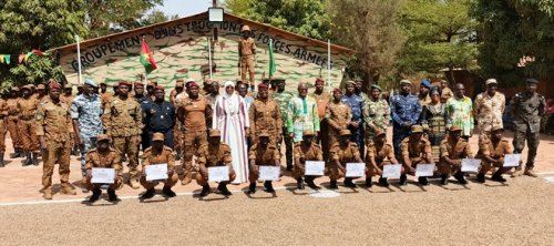 Ministère de la Transition digitale : Des agents achèvent leur immersion patriotique à Bobo-Dioulasso 6 une photo de famille pour immortaliser cette ceremonie.jpg af45f