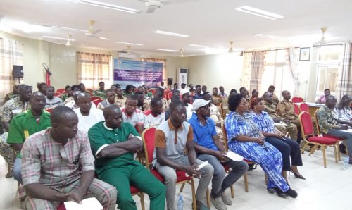 Le Conseil burkinabè des chargeurs (CBC) renforce les capacités des conducteurs routiers et des transporteurs sur le règlement 14 de l’UEMOA et la sécurité routière – BurkinaInfo – Toute l’information du Burkina Faso en temps réel Le Conseil burkinabè des chargeurs (CBC) renforce les capacités des conducteurs routiers et des transporteurs sur le règlement 14 de l’UEMOA et la sécurité routière – BurkinaInfo – Toute l’information du Burkina Faso en temps réel