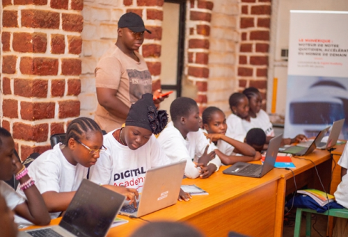 Inclusion numérique des enfants vulnérables : SGBF, Membre du Groupe VISTA, impacte avec son projet Digital Academy 3 faim3 2dc3c