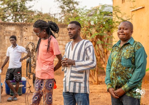 Art photographique : Harouna Marané explore le lien homme-cheval dans une exposition 5 5 romaric sondo des ateliers maaneere au milieu a explique comment la scenographie a ete faite 9b174