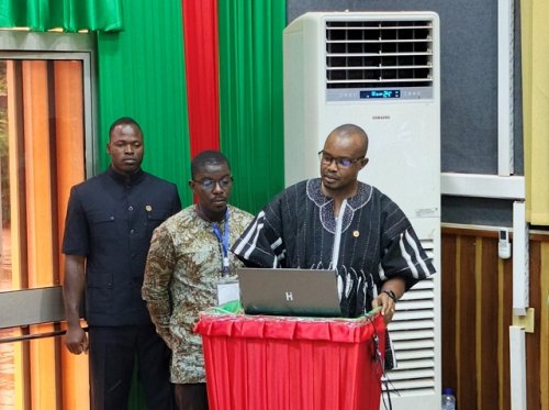ZAD de Bobo-Dioulasso : Le gouvernement lance les souscriptions sous le sceau de la transparence 4 le pm donnant le clic du lancement des souscriptions.jpg fbf0f