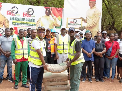 Agence Faso Mêbo : La communauté gabonaise offre trois tonnes de ciment 3 img 20260530 wa0117 6c7a9