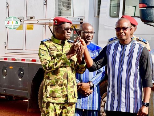 Burkina/Santé : Quatre hôpitaux mobiles remis au ministre de la guerre 2 img 20260701 wa0002 90d11