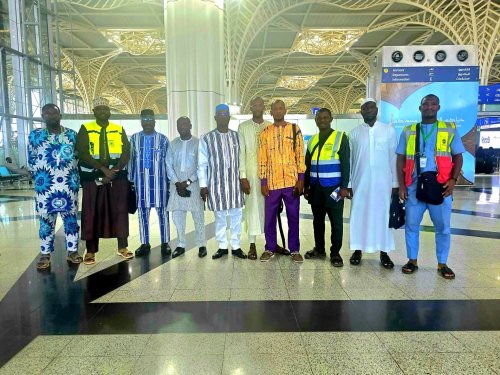 Hadj 2026 : Les premiers pèlerins de Bobo-Dioulasso accueillis à Médine 2 whatsapp image 2026 05 08 at 12.16 42 ad25f