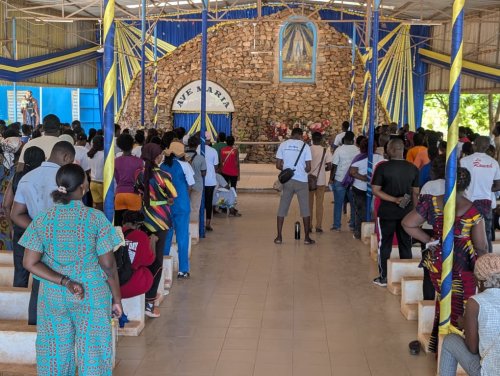 Burkina/ Religion : La jeunesse catholique de la paroisse cathédrale de Ouagadougou allie marche sportive et prière du Rosaire 4 img 20260516 wa0040 1b951