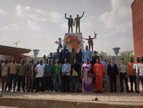 Burkina/Arts : L'adjudant Boureima Bamogo invite au renforcement du lien armée-nation à travers ses tableaux 4 whatsapp image 2026 04 12 at 19.00 52 8080c