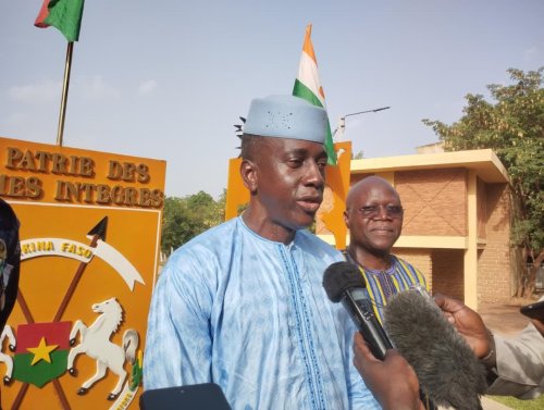 Burkina/Arts : L'adjudant Boureima Bamogo invite au renforcement du lien armée-nation à travers ses tableaux 5 whatsapp image 2026 04 12 at 19.00 57 b1711
