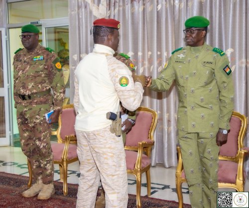 Confédération AES : Le Président en exercice échange avec les ministres en charge de la défense 4 whatsapp image 2026 07 10 at 15.02 15 6d2c9