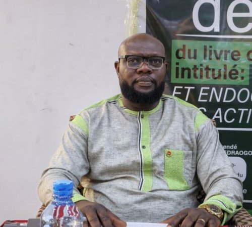 Burkina/Littérature : Halidou Ouédraogo dédicace son ouvrage sur les financements endogènes 2 whatsapp image 2026 05 22 at 20.39 56 6717b