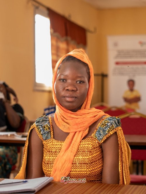 Plaidoyers, causeries, prestations sanitaires : Le SWEDD+ dresse un bilan satisfaisant de sa campagne de communication dans la région de Bankui 4 5 une femme participant a une session de plaidoyer pour les leaders coutumiers et religieux abbaf