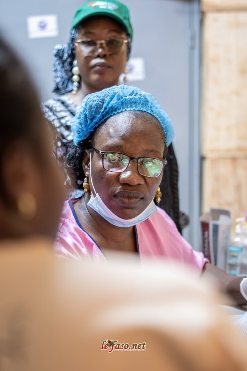 Boromo : Des élèves plaident pour un environnement scolaire sans grossesses précoces 5 5 une jeune me re en pleine consultation avant son de pistage 88d2b