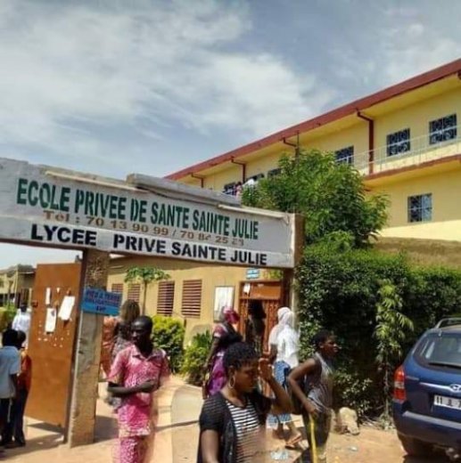 Rentrée scolaire à L’école privée de santé sainte Julie située à Ouagadougou , Bobo Dioulasso , Tenkodogo et à Dori