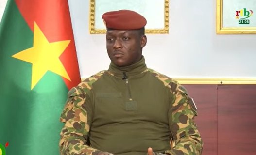 Burkina : Le Président du Faso, Chef de l’État, le Camarade Capitaine Ibrahim TRAORÉ face à la presse
