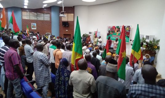 Marche-meeting de la CNAVC devant l’Union européenne à Ouaga, le 28 mars 2026 : « Nous allons les inviter à réviser leur copie, sinon on va leur donner 72 h pour quitter le territoire burkinabè’ », avertit le président du mois, Omar Michel Kopia