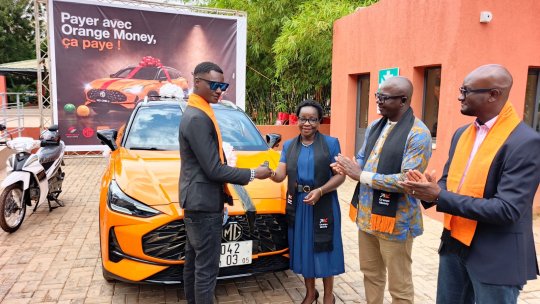 Grande promo Orange Money 2026 : Hamidou Ganamé, l’heureux gagnant de la seconde voiture MG One mise en jeu