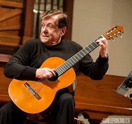 Fait divers&nbsp;: L’Église catholique refuse les funérailles religieuses d’un célèbre guitariste franc-maçon