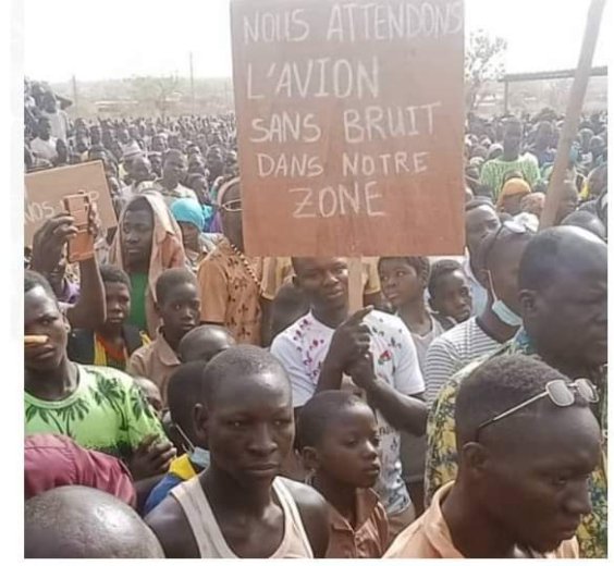 Centre-nord : La population de Sabcé, province du Bam, manifeste son soutien à la reconquête lancée par le capitaine Ibrahim Traoré