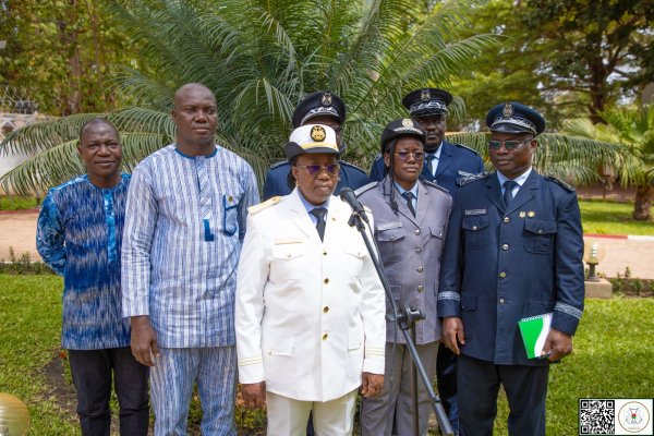 Alt Text: A detailed infographic showing the step-by-step process of on-page SEO optimization, with labeled sections for k...