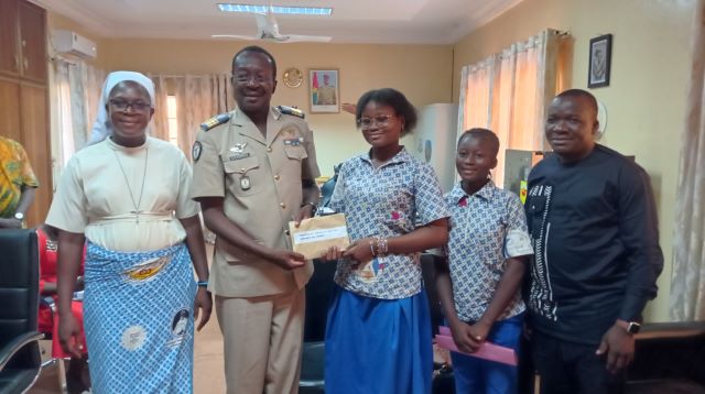Burkina Faso : Le collège Notre Dame de Kologh-Naba soutient les veuves et orphelins des FDS avec un don de 500 000 FCFA