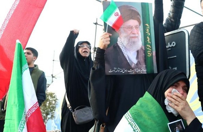 Frappes conjointes américano-israéliennes contre l’Iran&nbsp;: Le pays décrète 40 jours de deuil national après la mort de plusieurs responsables et de leurs proches