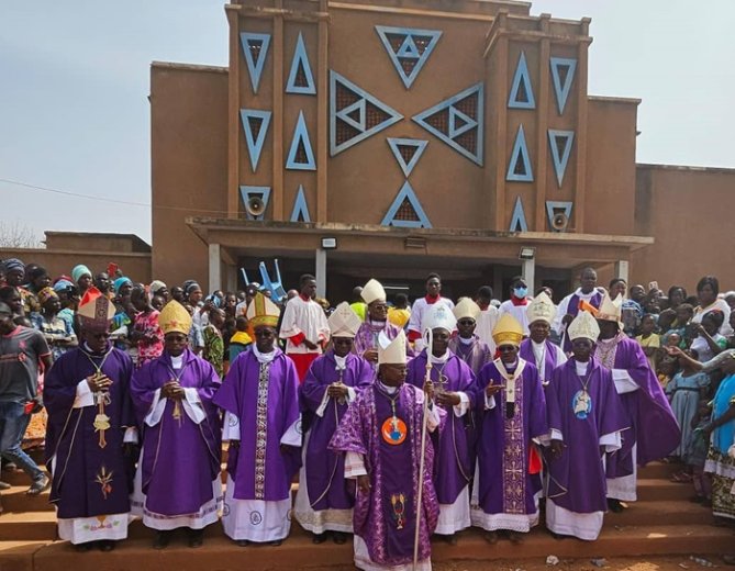 Burkina / Eglise catholique : Une trentaine de paroisses fermées ou inaccessibles à cause de l’insécurité