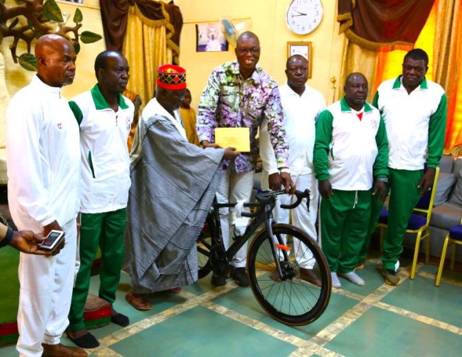 2è édition du Grand Prix cycliste de la RTB&nbsp;: Le Moogho Naaba Baongho apporte son soutien à l’initiative  