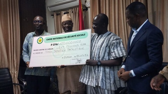 Burkina / Effort de paix : La Caisse nationale de sécurité sociale donne 100 millions de francs CFA