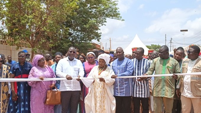 Ouagadougou/Marché de Sankariaré&nbsp;: Adja Mamounata Basga Velegda offre une nouvelle voie bitumée aux populations