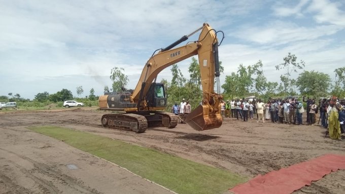 Relais-cité de Komsilga&nbsp;: Les travaux de bitumage et d’assainissement pluvial officiellement lancés