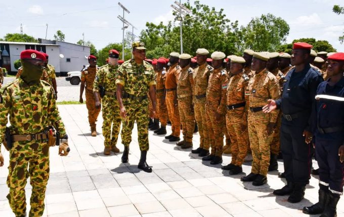 Forces armées&nbsp;: Discipline, rigueur et cohésion au cœur du message du CEMGA à Tenkodogo
