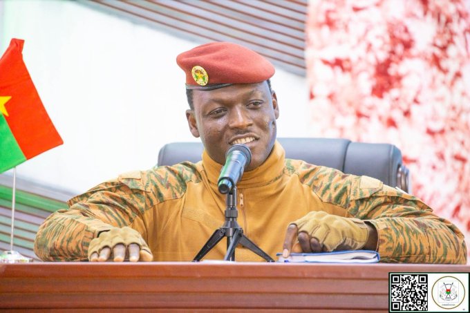 «&nbsp;Il n’y a pas deux capitaines dans un bateau&nbsp;»&nbsp;: Le président Ibrahim Traoré recadre les spéculations sur la Transition