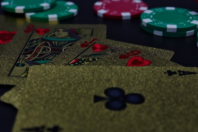 Les variantes populaires du blackjack disponibles en ligne et comment y jouer