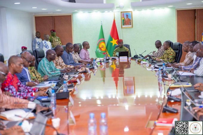 Burkina&nbsp;: Le gouvernement adopte un budget rectificatif de 4 200 milliards FCFA et réforme le contrôle qualité dans le BTP