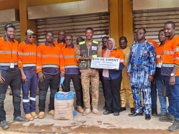 Faso Mêbo&nbsp;: Les employés de la mine Houndé Gold Operation apportent 80 tonnes de ciment et un million de FCFA en carburant