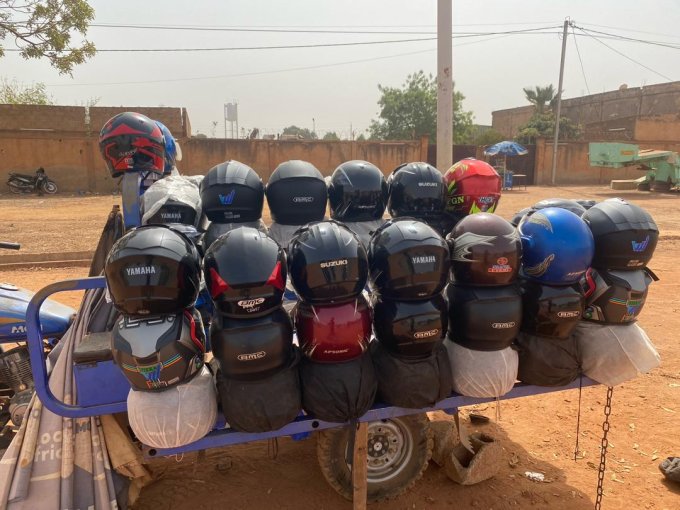 Ouagadougou/Vente de casques de moto : Par conviction et pour le business 
