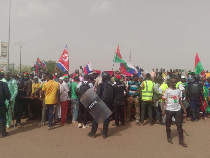 Burkina/Accusations de massacre de civils par l’armée&nbsp;: La coordination nationale des associations de veille citoyenne proteste devant l’ambassade des USA 