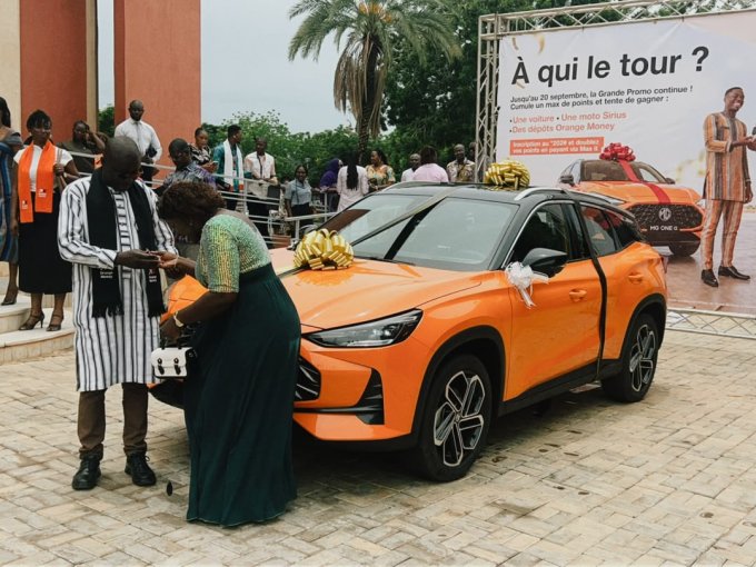 Grande promo Orange Money&nbsp;: Yaguinatou Ouédraogo remporte une voiture MG ONE